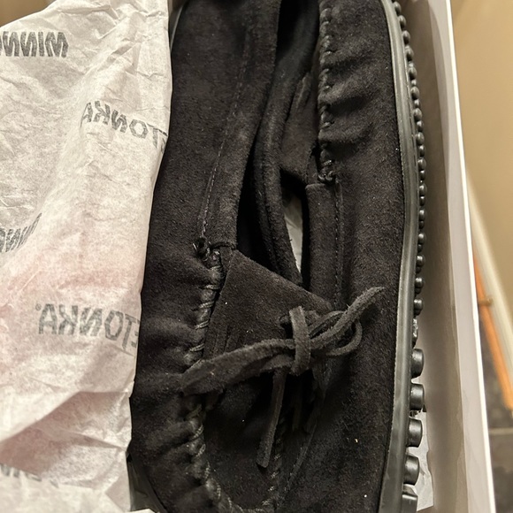 Minnetonka slippers moccasins - Picture 2 of 2